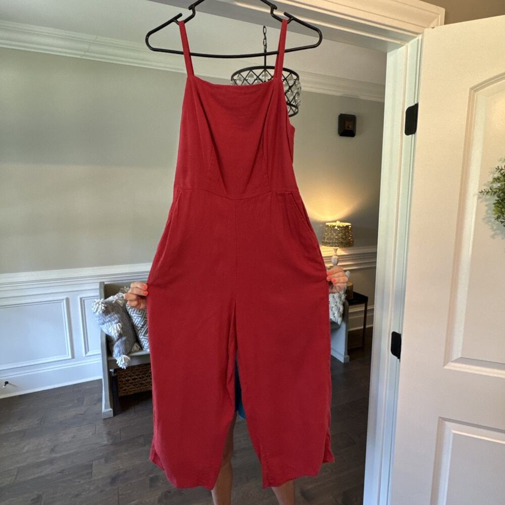 Women’s Old Navy Red Sleeveless Jumpsuit Romper With Pockets Size Medium